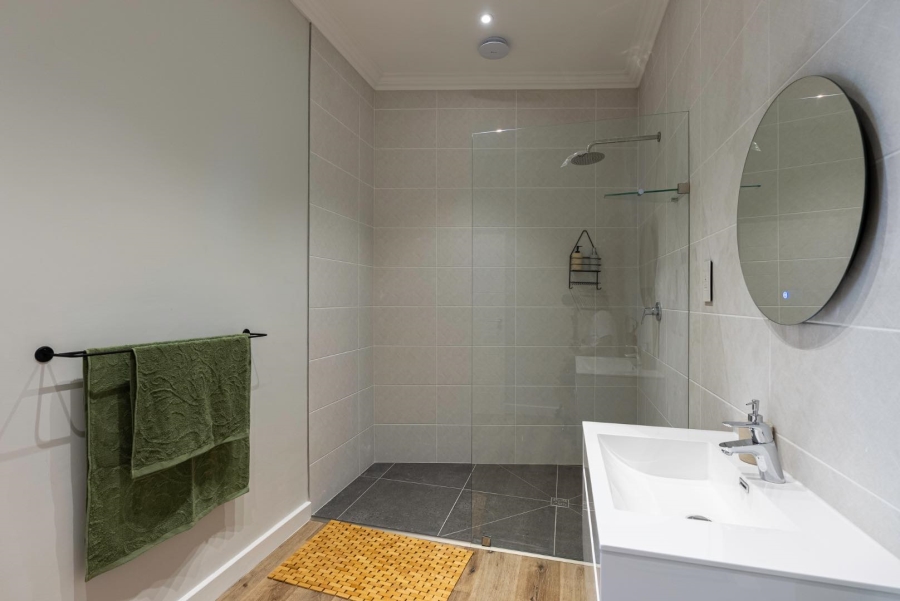 To Let 4 Bedroom Property for Rent in Sea Point Western Cape